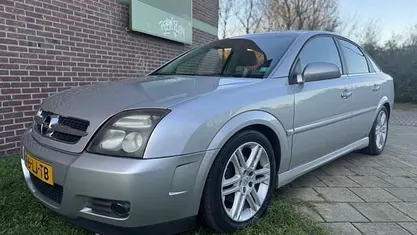Grijs (metallic) Occasion 2003 Opel Vectra GTS Hatchback | € 1.445 (Super prijs)