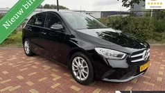 Zwart Gebruikt 2022 Mercedes B250e MPV | € 27.940 (Eerlijke prijs)