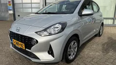 Grijs Gebruikt 2023 Hyundai i10 Hatchback | € 16.990 (Eerlijke prijs)