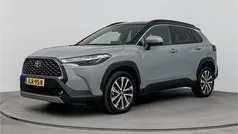 Manhattan grey metallic (licht grijs metallic) Gebruikt 2024 Toyota Corolla Cross Limited SUV | € 34.900 (Eerlijke prijs)