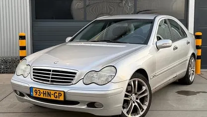 Grijs (metallic) Gebruikt 2001 Mercedes C200 Elegance Sedan | € 1.999 (Goede deal)