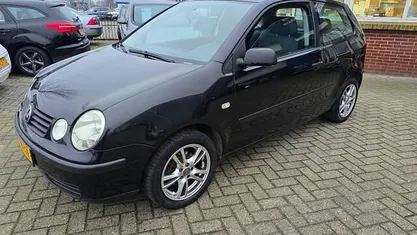 Zwart Gebruikt 2003 VW Polo Hatchback | € 1.400 (Eerlijke prijs)