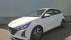 Wit Gebruikt 2024 Hyundai i20 Comfort Hatchback | € 21.440 (Eerlijke prijs)