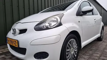 Wit Occasion 2010 Toyota Aygo Hatchback | € 3.750 (Eerlijke prijs)