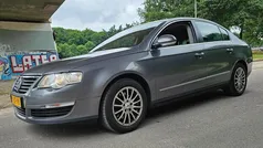 Grijs Gebruikt 2006 VW Passat Sedan | € 1.950 (Goede deal)