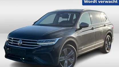 Zwart Gebruikt 2022 VW Tiguan Life SUV | € 36.950 (Eerlijke prijs)