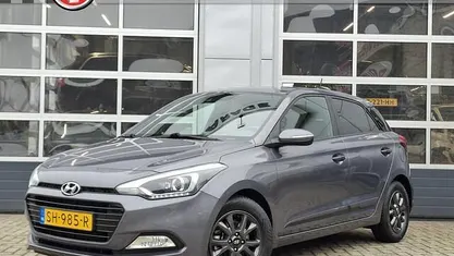 Grijs Occasion 2018 Hyundai i20 Edition Hatchback | € 11.940 (Eerlijke prijs)