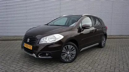 Bruin (metallic) Gebruikt 2014 Suzuki SX4 Exclusive SUV | € 9.950 (Eerlijke prijs)