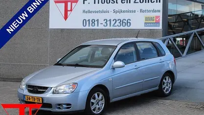 Blauw Gebruikt 2006 Kia Cerato LX Hatchback | € 1.950 (Eerlijke prijs)