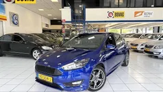 Blauw Gebruikt 2017 Ford Focus ST-Line Hatchback | € 11.150 (Eerlijke prijs)