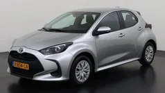 Grijs Gebruikt 2022 Toyota Yaris Hybrid Active Hatchback | € 18.945 (Eerlijke prijs)