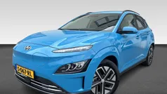 Blauw Gebruikt 2023 Hyundai Kona Premium SUV | € 27.930 (Eerlijke prijs)