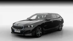 Saphirschwarz metallic (zwart metallic) Nieuw 2025 BMW i5 M Sport Sedan | € 96.856 (Eerlijke prijs)