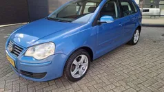 Blauw Gebruikt 2005 VW Polo Hatchback | € 3.950 (Eerlijke prijs)
