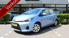 Blauw Gebruikt 2013 Toyota Yaris Hybrid Hatchback | € 13.750 (Eerlijke prijs)
