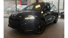 Zwart (metallic) Gebruikt 2022 Skoda Karoq SUV | € 26.750 (Eerlijke prijs)