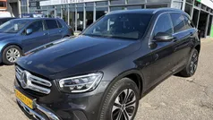 Grijs Gebruikt 2021 Mercedes GLC300e Premium SUV | € 35.645 (Goede deal)