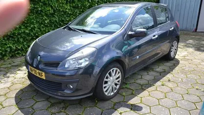 Grijs, metallic lak Gebruikt 2006 Renault Clio II Exception Hatchback | € 1.950 (Goede deal)
