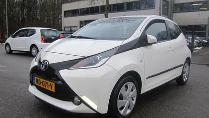 Gebruikt 2015 Toyota Aygo X-play Hatchback | € 6.999 (Goede deal)