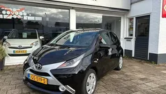 Gebruikt 2015 Toyota Aygo X-play Hatchback | € 7.999 (Eerlijke prijs)