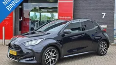 Zwart Gebruikt 2021 Toyota Yaris Hybrid Executive Hatchback | € 20.900 (Eerlijke prijs)