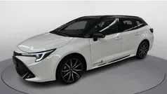 Wit Gebruikt 2023 Toyota Corolla Plus Stationwagen | € 33.950 (Eerlijke prijs)