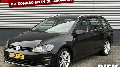 Zwart Gebruikt 2015 VW Golf VII Highline Stationwagen | € 9.999 (Goede deal)