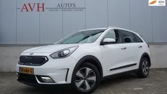 Wit, metallic lak Gebruikt 2016 Kia Niro First Edition SUV | € 12.950