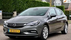 Grijs Gebruikt 2017 Opel Astra Innovation Hatchback | € 12.945 (Eerlijke prijs)