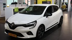 Gebruikt 2022 Renault Clio V Evolution Hatchback | € 15.700 (Eerlijke prijs)