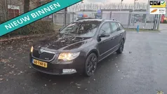 Zwart, metallic lak Gebruikt 2012 Skoda Superb Business Line Stationwagen | € 4.999 (Eerlijke prijs)