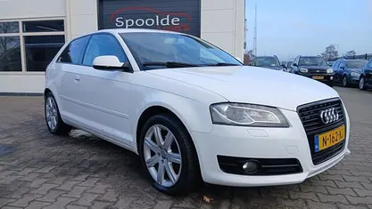 Wit (metallic) Occasion 2010 Audi A3 Hatchback | € 4.499 (Eerlijke prijs)
