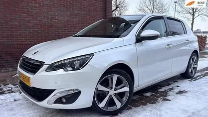 Occasion 2015 Peugeot 308 Allure Hatchback | € 6.799 (Eerlijke prijs)