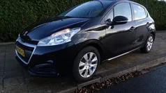 Zwart (metallic) Gebruikt 2015 Peugeot 208 Access Hatchback | € 4.950 (Eerlijke prijs)