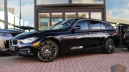 Zwart Gebruikt 2017 BMW 318 Stationwagen | € 14.500 (Eerlijke prijs)