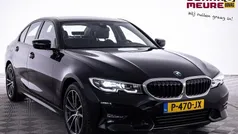 Zwart Gebruikt 2022 BMW 318 Basis Sedan | € 32.990 (Goede deal)