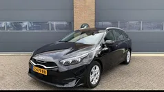 Zwart Gebruikt 2024 Kia Ceed Hatchback | € 23.940 (Eerlijke prijs)