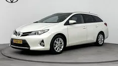 Wit mica Gebruikt 2013 Toyota Auris Touring Sports Stationwagen | € 13.950 (Eerlijke prijs)