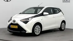Wit Gebruikt 2022 Toyota Aygo X-play Hatchback | € 13.445 (Goede deal)