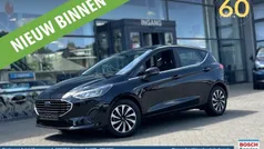Zwart, metallic lak Gebruikt 2022 Ford Fiesta Titanium Hatchback | € 19.450 (Eerlijke prijs)