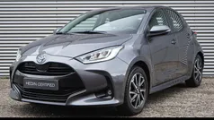 Grijs Gebruikt 2023 Toyota Yaris Hybrid Play Hatchback | € 23.945 (Eerlijke prijs)