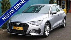 Grijs, metallic lak Gebruikt 2022 Audi A3 Sportback Proline Hatchback | € 23.250 (Eerlijke prijs)