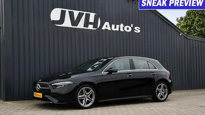 Zwart Gebruikt 2024 Mercedes A200 AMG line Hatchback | € 31.750 (Eerlijke prijs)