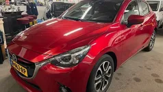 Rood Gebruikt 2015 Mazda 2 Hatchback | € 8.750 (Eerlijke prijs)