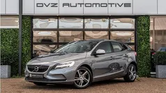 Grijs Gebruikt 2017 Volvo V40 Momentum Hatchback | € 15.950 (Eerlijke prijs)