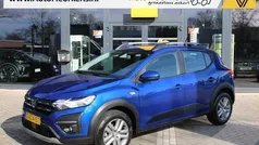 Blauw Gebruikt 2023 Dacia Sandero Expression Hatchback | € 17.945 (Eerlijke prijs)