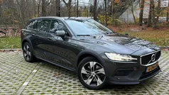 Grijs Gebruikt 2020 Volvo V60 CC Pro Stationwagen | € 29.945 (Goede deal)