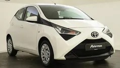 Wit Gebruikt 2020 Toyota Aygo X-play Hatchback | € 10.899 (Eerlijke prijs)