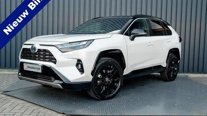 Wit Gebruikt 2024 Toyota RAV4 Hybrid Style SUV | € 44.945 (Eerlijke prijs)