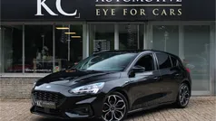 Zwart Gebruikt 2018 Ford Focus ST-Line Hatchback | € 15.945 (Eerlijke prijs)